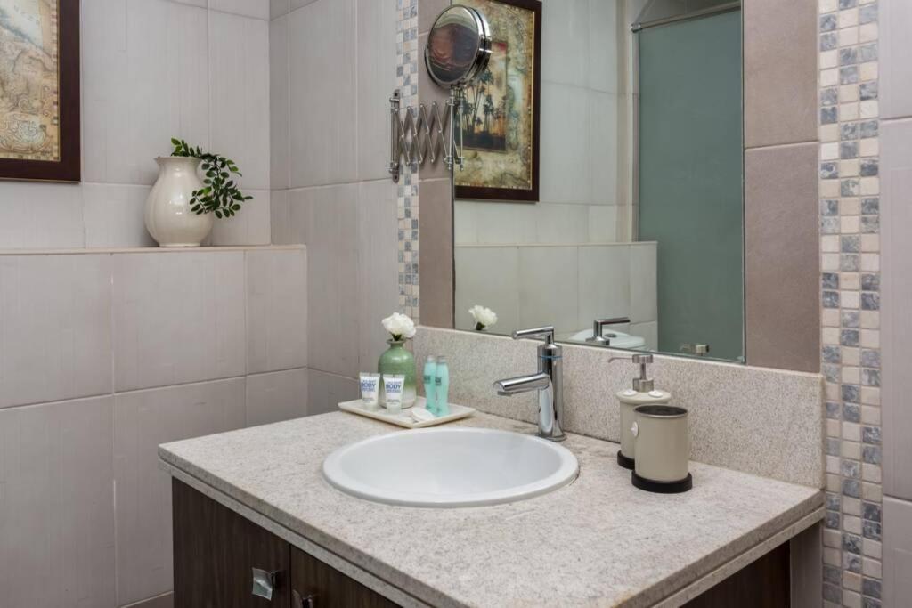Higuests - Roomy Apt With Infinity Pool Close To Burj Khalifa Dubaj Exteriér fotografie